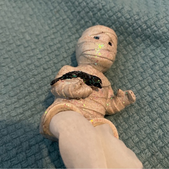 Halloween Mummy Dangler 7" - Picture 5 of 8